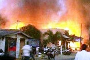 30 KK Rumah Warga Gang Perdamaian, Karimun Hangus