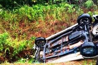 Iringi Keluarga Melahirkan Mobil Terguling, 5 Tewas