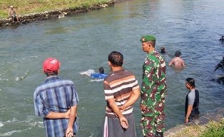 Wanda dan Rekannya Tewas Setelah Keduanya Kecebur Masuk Sungai di Blitar