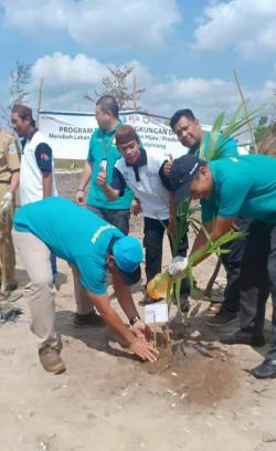 PT.PLN Babel Ikut Berpartisipasi Dalam Penghijauan di Kampung Rasau