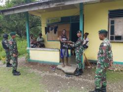 Cegah Pengaruh KKSB, Satgas Pamrahwan Yonif 754/ENK Kostrad Lakukan Patroli di Pedalaman Papua