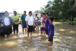 Banjir Hancurkan 2 Jembatan di Inhu