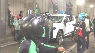 Video Driver Ojek Online Keroyok Pengendara Nissan Viral