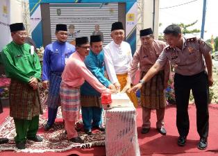 Andi Datang,  Syamsuar Keluar Pada Acara Peresmian Listrik Desa