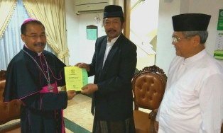 Uskup Agung Hadiri Salat Ied di Semarang