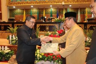 Rapat Paripurna Pansus LKPJ Serahkan Rekomendasi Kepada Pemprov Riau