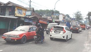 Merapi Sleman Keluarkan Abu Vulkanisk, Objek Wisata Ditutup