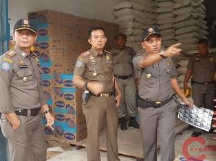 Delapan Gudang Sembako Disegel Satpol PP