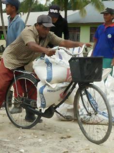 Gotong Royong Bersama TNI 101/Kodim 0314 Dengan Masyarakat