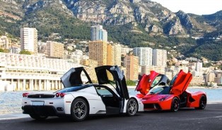 Bandingkan harga Ferrari Enzo dengan LaFerrari