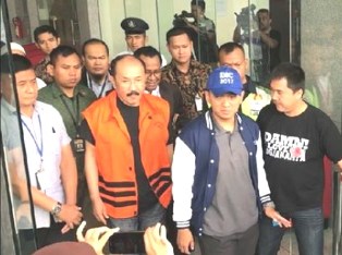 Berlindung Dibalik Propesi, Fredrich Yunadi Tetap Ditahan KPK